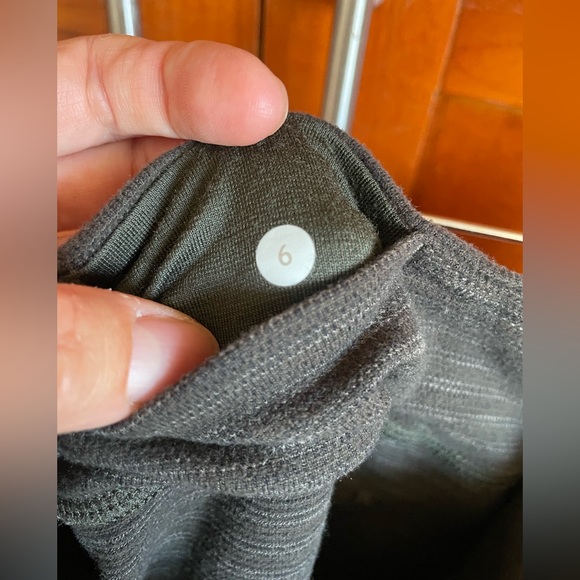 Lululemon size 6 pants - Picture 4 of 4